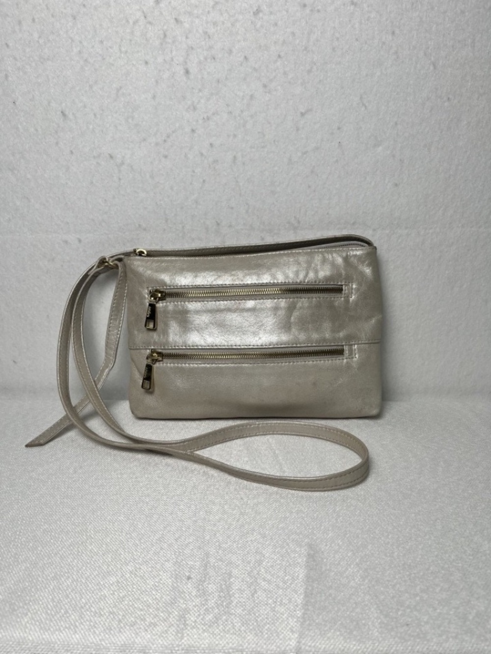 Hobo International VTG Mara Frost Leather Shoulder Bag Crossbody Gold Hardware